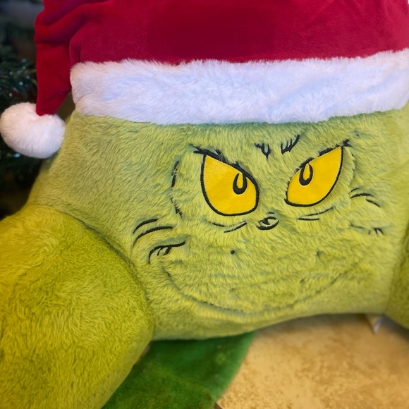 The Grinch Pillow Lounger - Picture 4 of 11